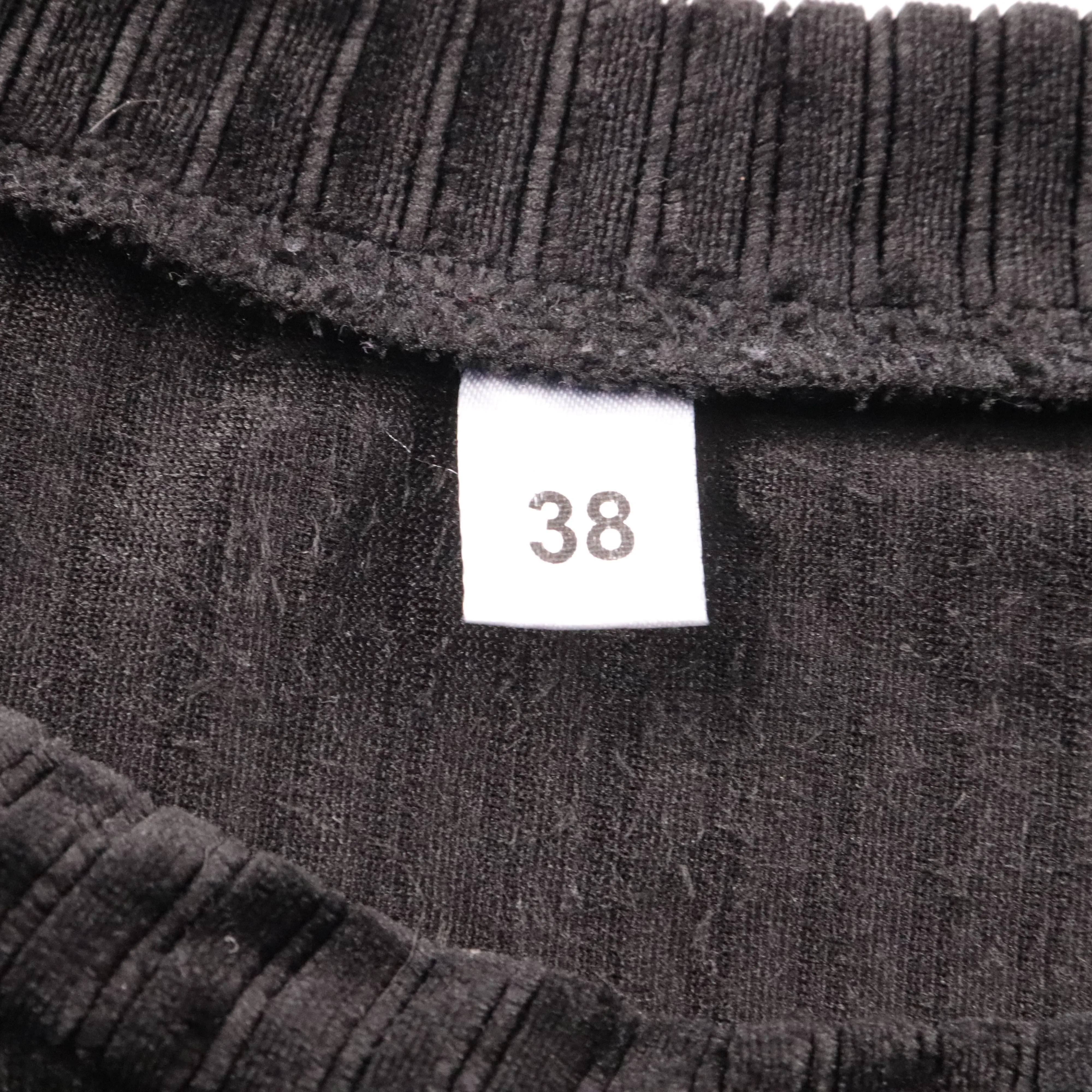 24122893-b